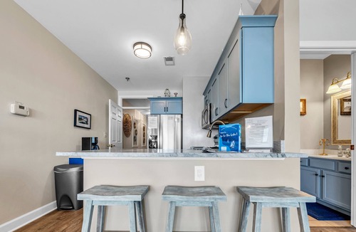 Smith Mountain Lake Apartment | 212 Waterfront 2 bedroom Mariners Condo