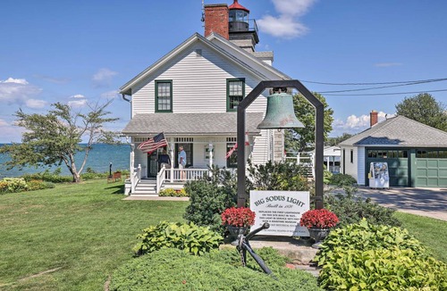 Sodus Point House | 222 m² House ∙ 2 bedrooms ∙ 6 guests