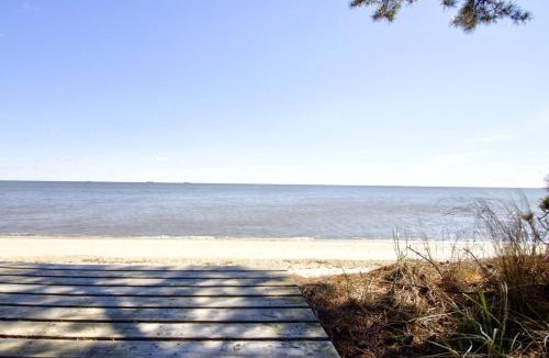 Milford House | 229 Bay Ave.