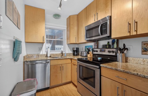 Country Club Estates House | 229 Country Club Dr #305, Scarborough Village- Terrific townhome with Pool!