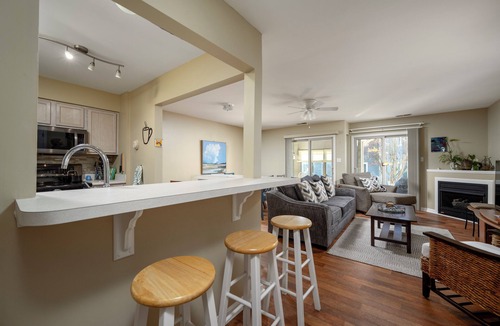 Lewes House | 232 Lakeside Drive, Plantations East (7): 3 BR, 2.5 BA Townhouse in Lewes, Sleeps 6