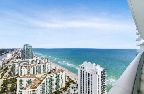 Hollywood South Central Beach Apartment | 25 min to FIFA! EXCLUSIVE RESORT - OCEANFRONT 2BD 2BA CONDO, HiGH FLOOR, ROOFTOP POOL AND HOT TUB, STEPS TO BEACH