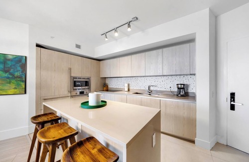 Hollywood South Central Beach Condo | 25 - min to FIFA! Stylish Beachfront Escape - Relax & Unwind in Paradise