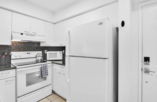 Mission Bay Apartment | 260B - Boca Retreat w/Pool, Parking, Near Evert Tennis & Shops