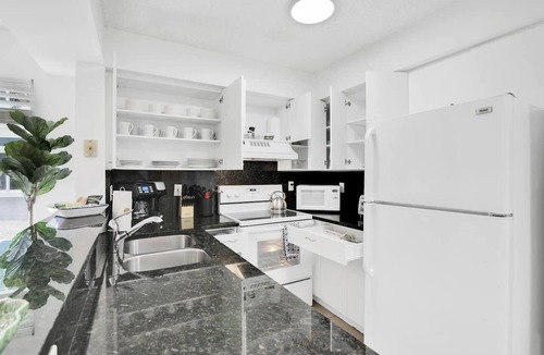 Mission Bay Apartment | 260B - Boca Retreat w/Pool, Parking, Near Evert Tennis & Shops