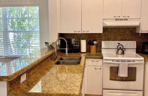 Mission Bay Apartment | 260D - Boca Retreat w/Pool, Parking, Near Evert Tennis & Shops