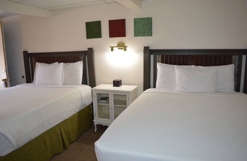 Columbia Falls Hotel | #27- TWO QUEEN BEDS In a Charming hotel in C. Falls with WiFi, AC. 20 mi to GNP