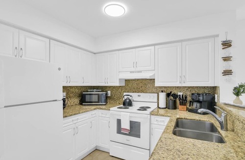 Mission Bay Apartment | 270A - Boca Retreat w/Pool, Parking, Near Evert Tennis & Shops