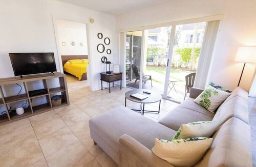 Mission Bay Apartment | 270B - Boca Retreat w/Pool, Parking, Near Evert Tennis & Shops