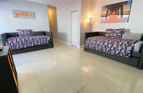 West Little Havana House | 2820Sw13 st#2 33145 · 420 friendly Central Miami Home Near So Bch/Airpor