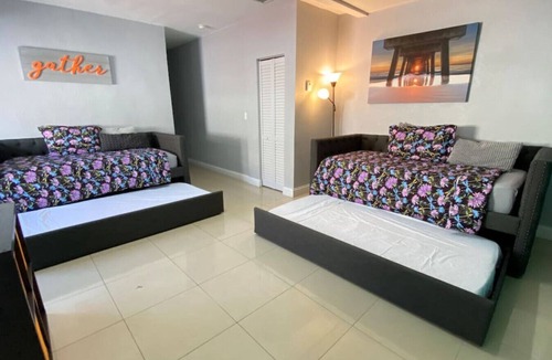 West Little Havana House | 2820Sw13 st#2 33145 · 420 friendly Central Miami Home Near So Bch/Airpor