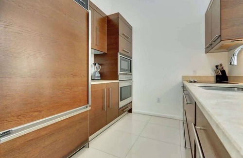 Downtown Miami Condo | 28th Floor Icon Brickell Oasis with City Views