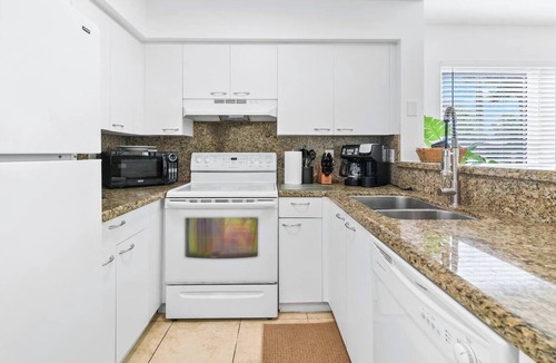 Mission Bay Apartment | 290A - Boca Retreat w/Pool, Parking, Near Evert Tennis & Shops