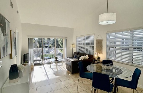 Mission Bay Apartment | 290D - Boca Retreat w/Pool, Parking, Near Evert Tennis & Shops
