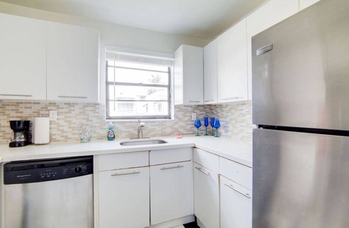 Flamingo/Lummus Condo | 2B/2B, Free Parking, South Beach, 1 Block 2 Beach