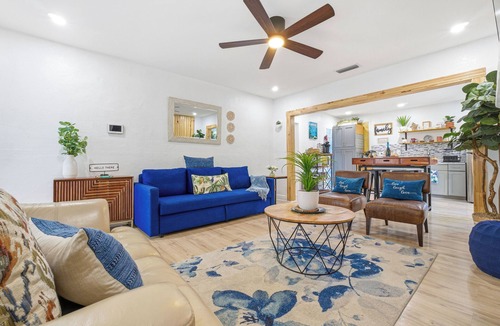 West Little Havana Villa | 2BD/1B/7PPL/Wi-Fi/BBQ/SPA/Free Parking & Washer/Dryer