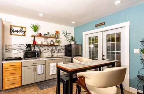 West Little Havana Villa | 2BD/1B/7PPL/Wi-Fi/BBQ/SPA/Free Parking & Washer/Dryer