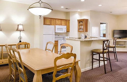 Williamsburg Condo | 2BD/Williamsburg at Governor's Green - Lots to do!