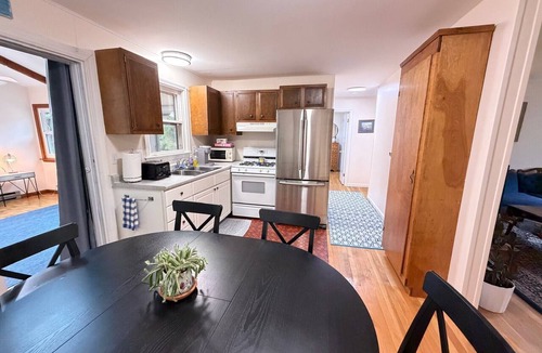 Dennis Cottage | 2Bed 1Bath- ½ Mile walk to Mayflower, central A/C, CLEAN w/washer/dryer