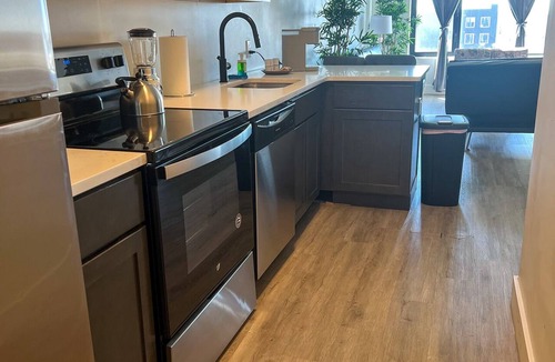 Elizabeth Apartment | 2BR apt near EWR 2idq