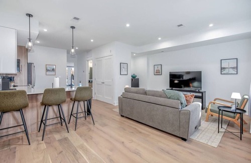 Southeast Hotel | 2BR Capitol Hill Apt w/Balcony - 3 Min to Metro!