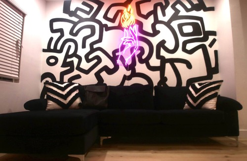 Hollywood House | 2BR Lit & Spacious Across from Netflix