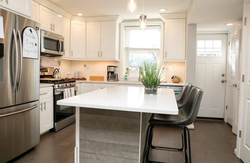 Potomac West Condo | 2BR Near Del Ray Private Patio WFH