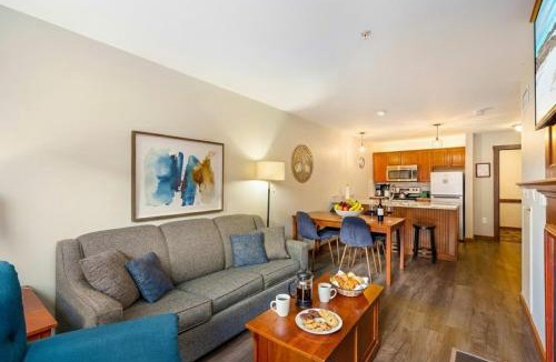 Snowshoe Apartment | 2BR Ski-InOut Condo, Hot Tub, Snowshoe Resort