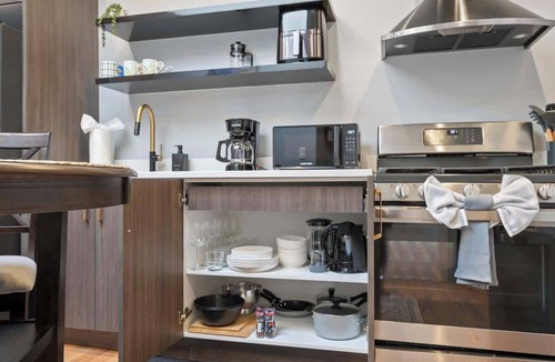 The Heights Apartment | 2BR w/Patio Metlife Stay | Near NYC, Views & PATH