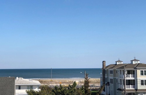 Gold Coast Condo | 2nd floor, 3BR/2BA condo + ROOF DECK, Beach Block in the Gold Coast, Linens incl