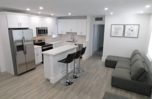 Hollywood House | 3/2 For 8 Guests-Beach View-Shared Furnished Patio