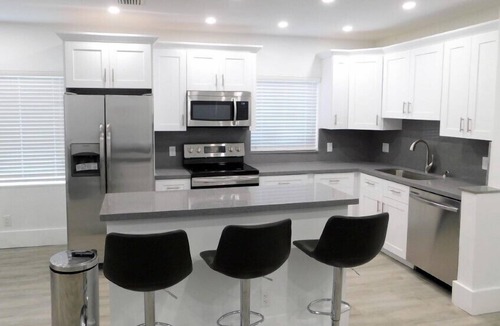 Hollywood House | 3/2 For 8 Guests-Beach View-Shared Furnished Patio