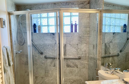 Eastern Shores Condo | 3/2 Gated water Eastern Shores 5 min to Aventura Suny Isles and N. Miami Beach.