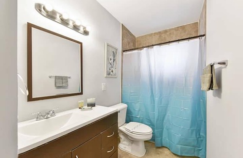 Highland Garden House | 3/2 home w/king bed, work space, WiFi, laundry