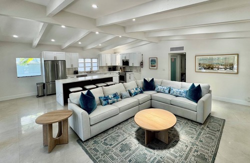 Hendricks and Venice Isles House | 3/3 Duplex-Shared Heated Pool-Dock-Pool Table-Games