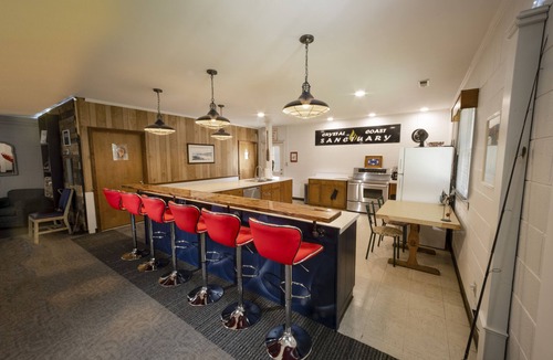 Morehead City Cabin | 3 Acre Waterfront Retreat sleeps up to 24, easy walk to historic district