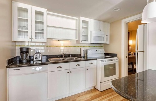 Northeast Virginia Beach Hotel | 3 Beachside Rooms Perfect for Families & Groups + Outdoor Swimming Pool
