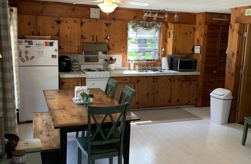 North Eastham House | 3 bed cottage, short walk to bayside beach down quiet sandy road, pet friendly