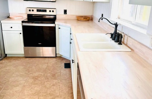 Sea Scape Cottage | 3-bedroom 2 bath cottage-Walk to beach or golf Course.Hot Tub and outside shower