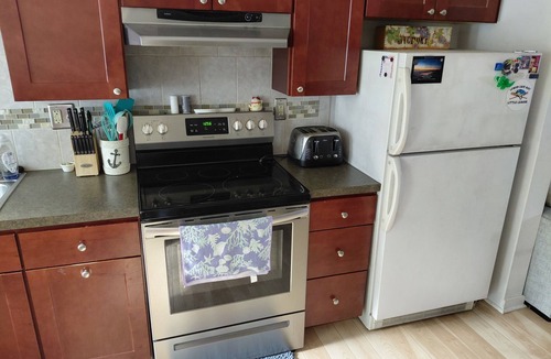 North Cape May Cottage | 3-bedroom 2-bath family-friendly Midships Cottage w/AC in Town Bank walk 2 beach