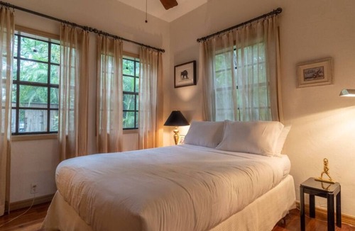 Southwest Coconut Grove Apartment | 3 Bedroom 629889 by Houzlet