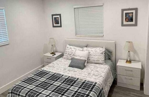 Biscayne Park Apartment | 3 Bedroom 688795 by Houzlet
