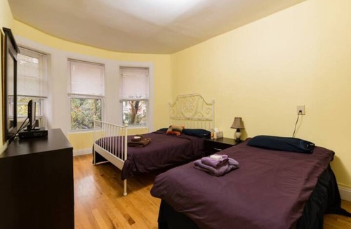 Crown Heights Apartment | 3-bedroom apartment in superb Brooklyn with AC