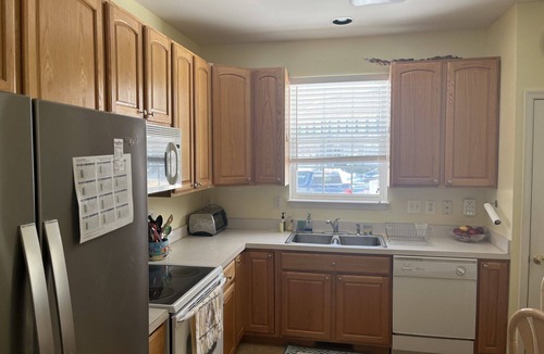 Lewes House | 3-bedroom beach themed townhome conveniently located. Enjoy a relaxing stay !