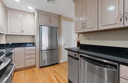 Falmouth Heights Condo | 3 Bedroom Beachfront Falmouth Condo RPAM053