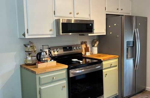 Central Newport News House | 3-bedroom Cape Cod Guesthouse on the Peninsula