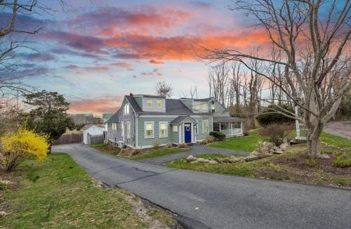 Sandwich House | 3 Bedroom Cape House by Leavetown Vacations