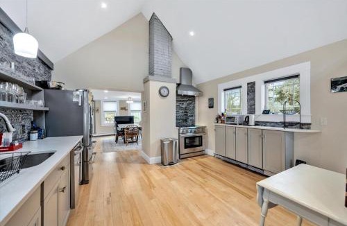 Sandwich House | 3 Bedroom Cape House by Leavetown Vacations
