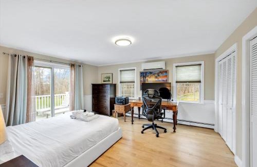 Sandwich House | 3 Bedroom Cape House by Leavetown Vacations