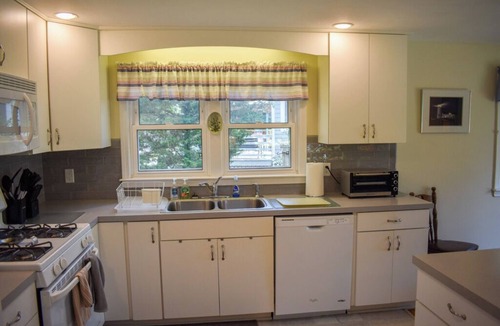 West Dennis House | 3 Bedroom Central ac home, less than 1 mile to South Village Beach
